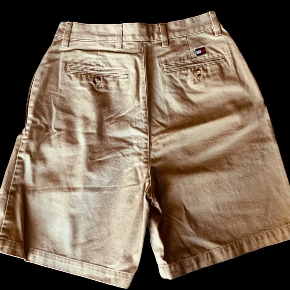 KHAKI‎ Tommy Hilfiger shorts 19” long 30’ waist